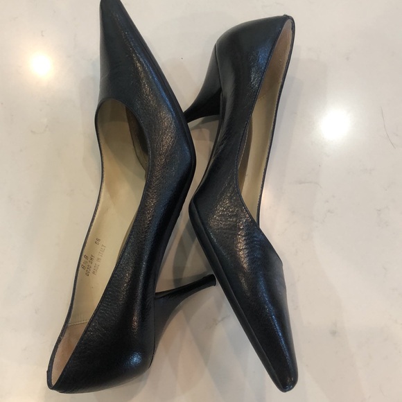 Navy and brown Coach pointy toe heel both pair women's size 81/2 but run 9 - Picture 7 of 16